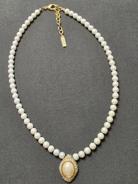 Estate - White Faux Pearl Necklace By Designer Napier - Item 428